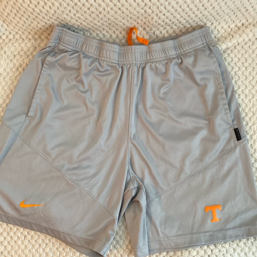 Nike Tennessee Men’s Medium shorts